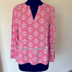 Time and Tru M (8-10) V Neck, long sleeve pullover Polished Bell Sleeve Top